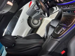 Mercedes Benz E 300d 4Matic 3