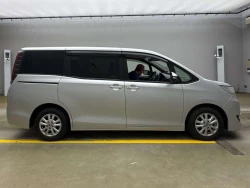 Toyota Noah Hybrid X 2021 4