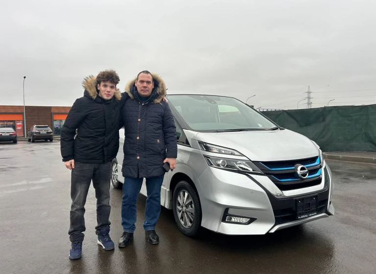 Nissan Serena e-Power, 2018