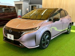 Nissan Aura 1