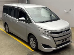Toyota Noah Hybrid X 2021 1
