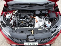 Nissan Aura 9